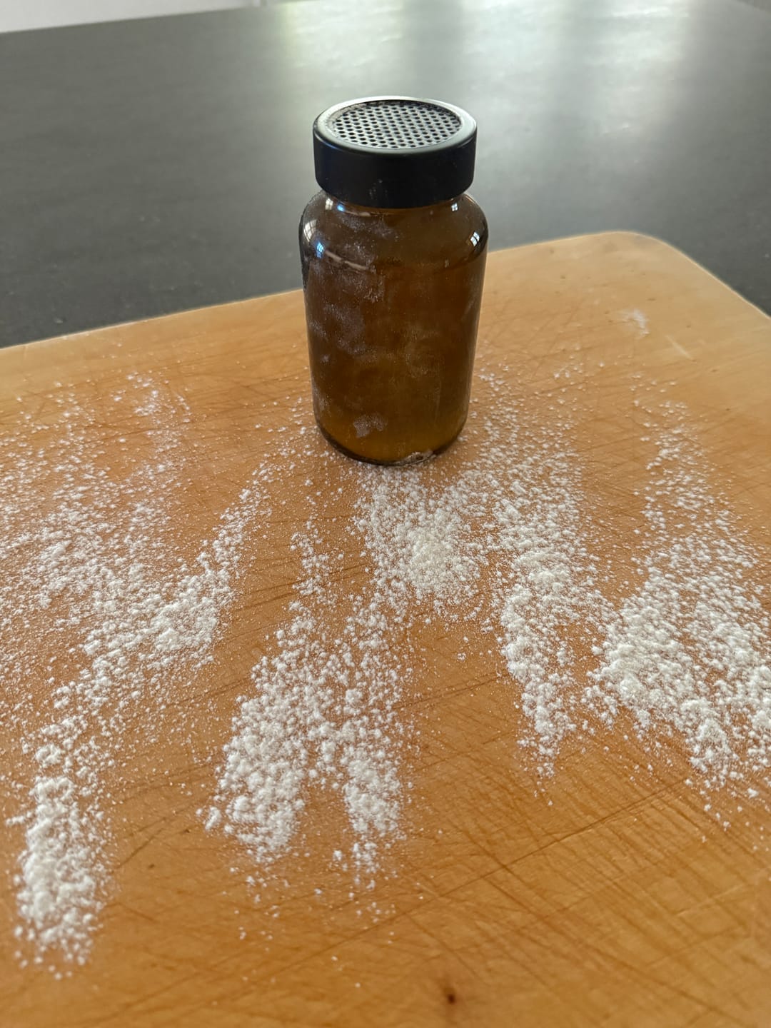 Customer photo review of Feinstreuer für Puderzucker, Kakao & Zimt – 150 ml &  200 ml aus Braunglas mit Edelstahl-Dosierer