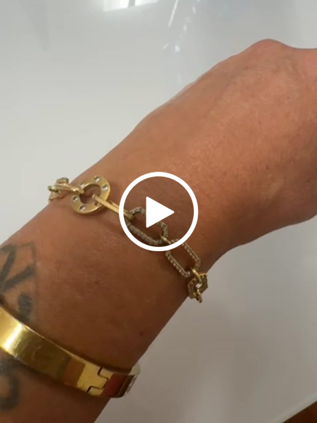 Customer video review of Bracciale fine brillantinato con rolò e cerchio centrale