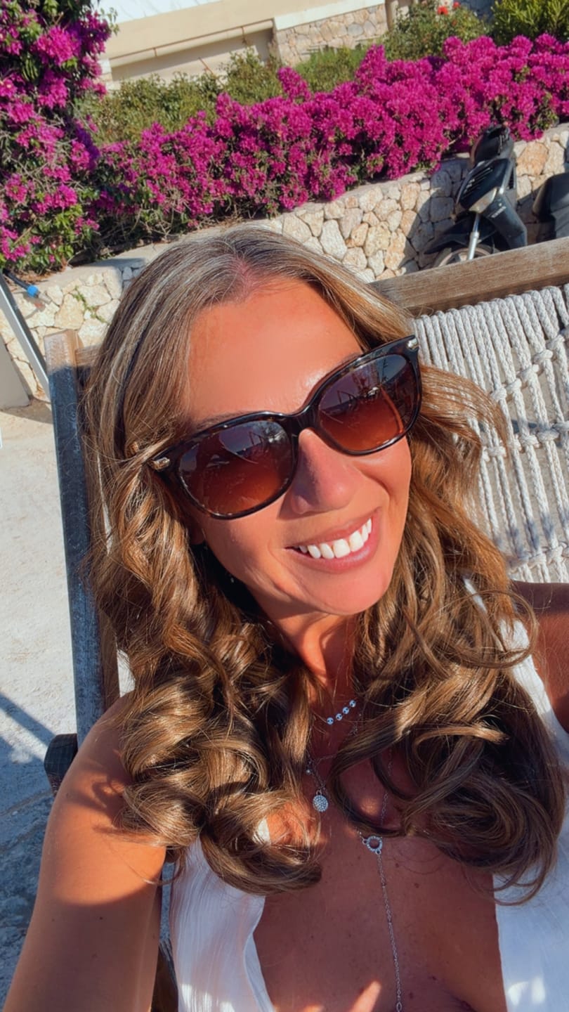 Customer photo review of Stranded 16" One Piece Curly Clip-in Hair Extension - Colour #8/10 Baby Bronde