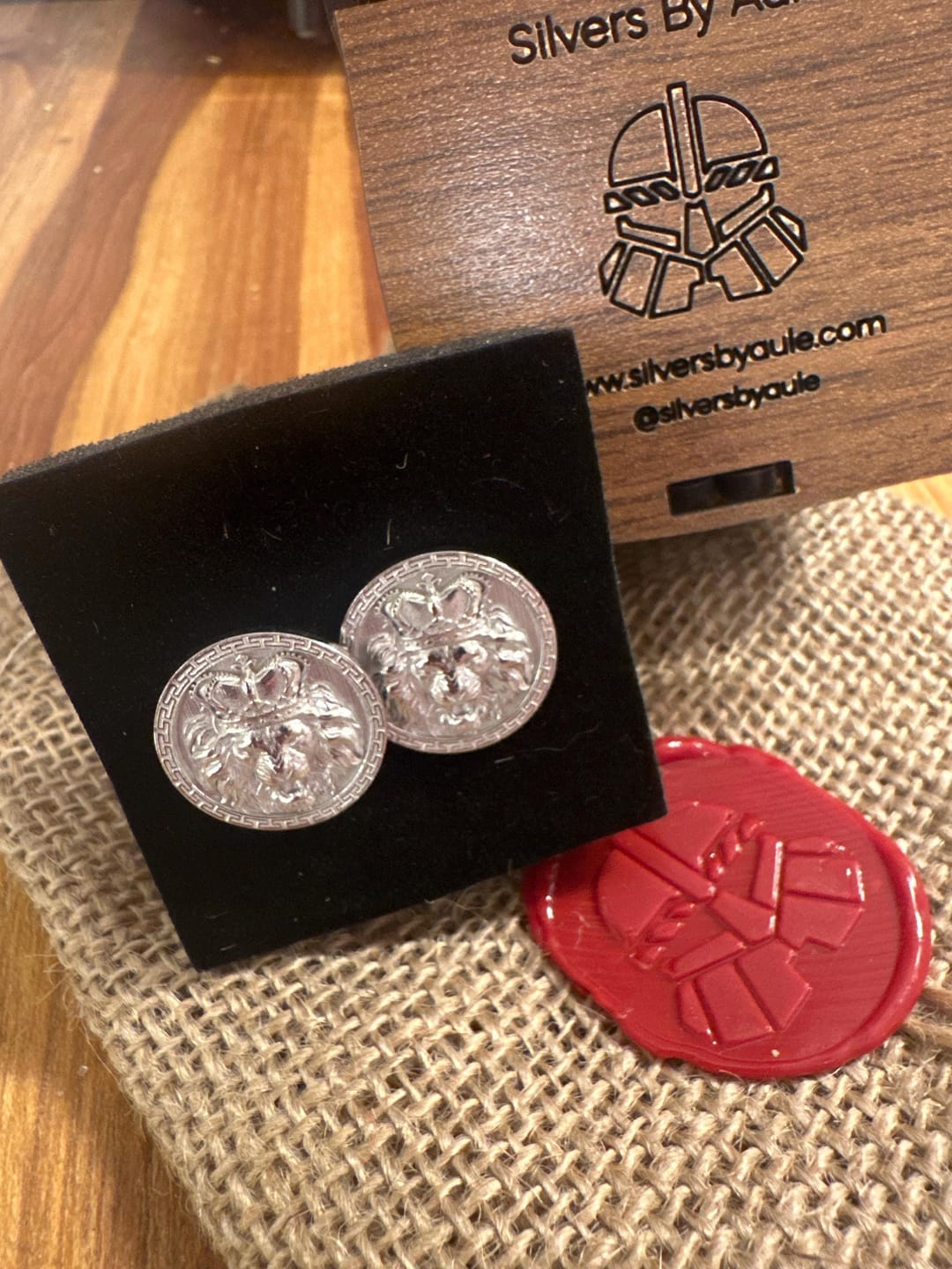Customer photo review of Lion Crown Cufflink