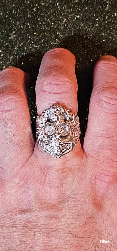 Customer photo review of Morior Invictus Skull Ring