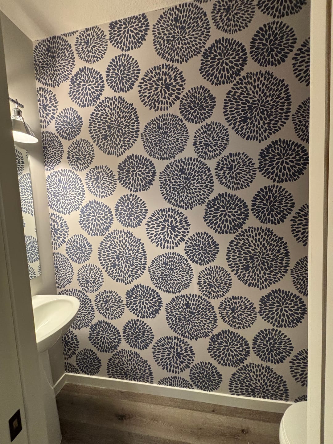 Customer photo review of Auxence Bleu - Teal Cream Abstract Circle Wallpaper