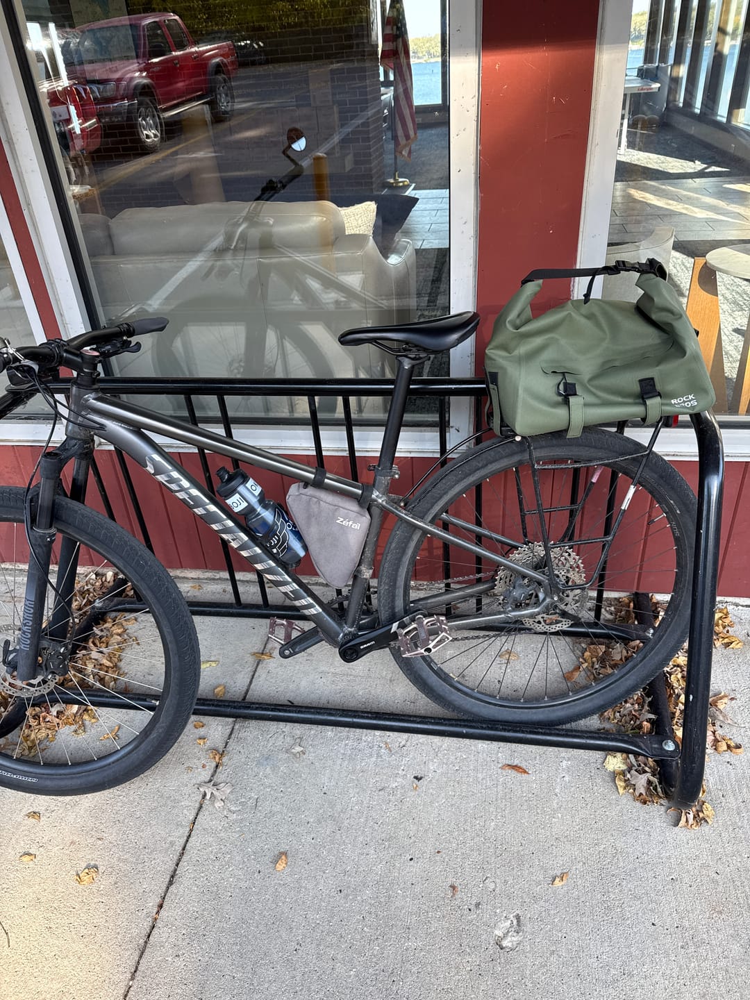 Customer photo review of RideMate Bike Rear Rack Bag-16L