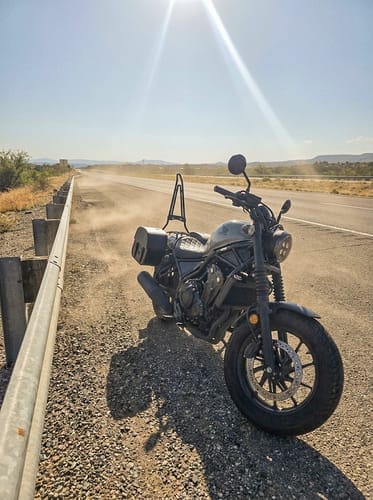 Customer photo review of 28L - Baelor Medium Quick Mount Honda Rebel 500 Motorcycle Saddlebags