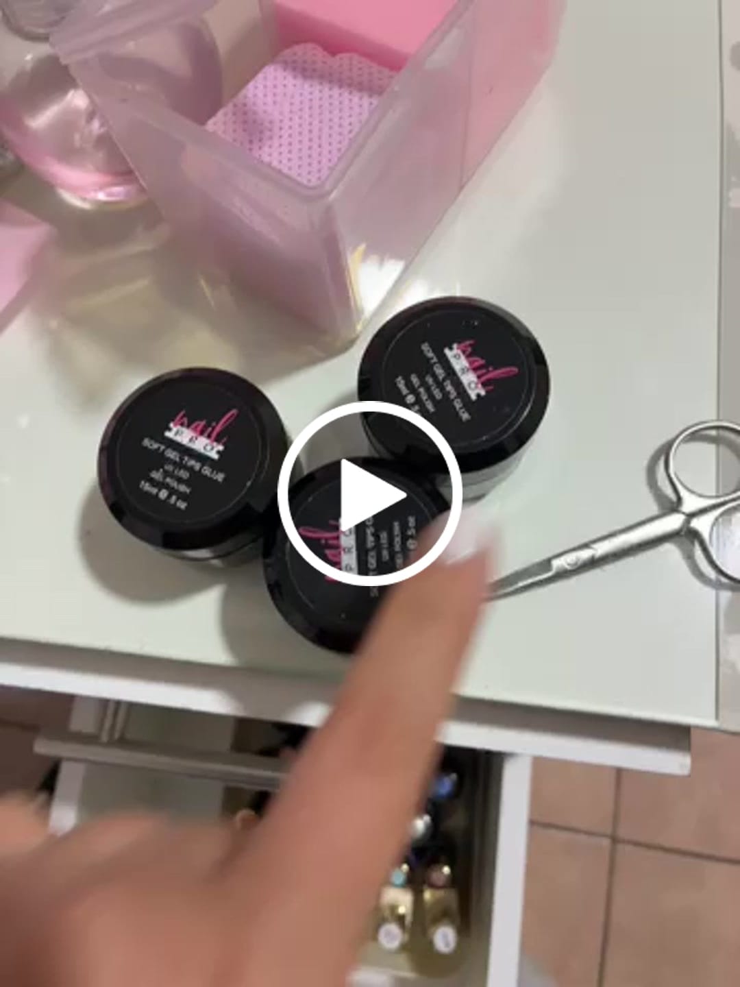 Customer video review of Nail Pro Pegamento Sólido para Soft Gel Pote 15ml