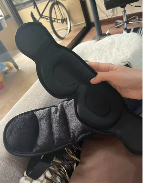 Customer photo review of Schmerzfrei schlafen im Sitzen – 3-in-1 Reiseset