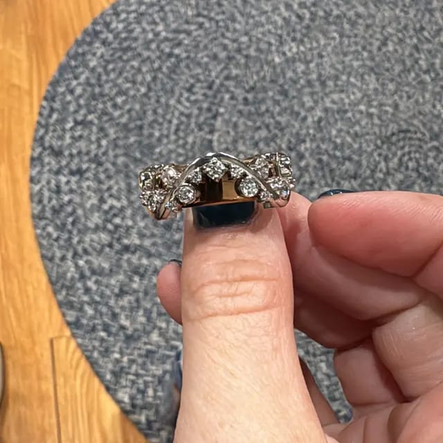 Customer photo review of Wavy Moissanite Oura Ring Jacket Gold Vermeil Smart Ring Enhancer