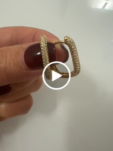 Recensione con video di un cliente su Orecchini Rettangoli Grandi Half Pavé