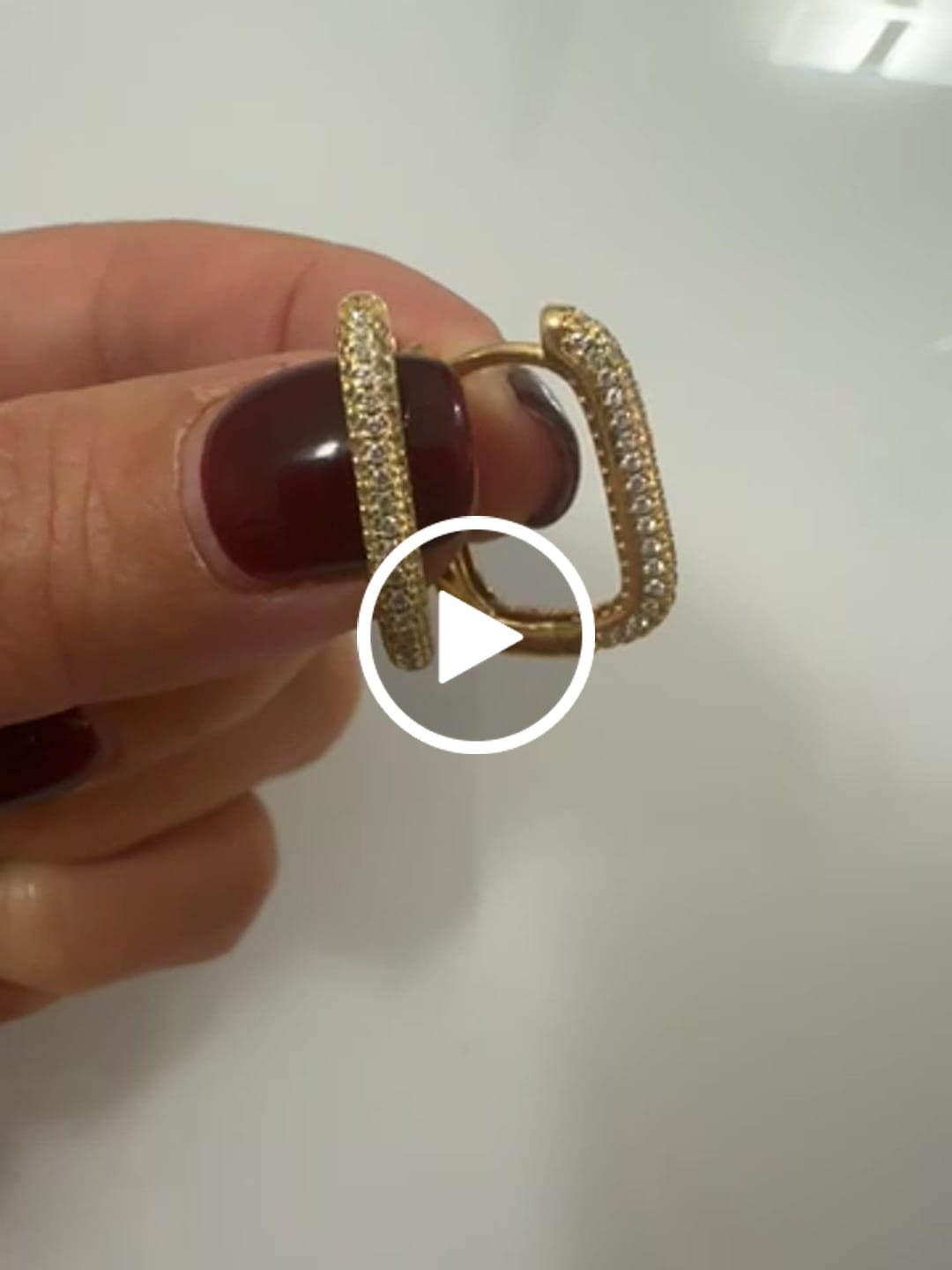 Customer video review of Orecchini Rettangoli Grandi Half Pavé