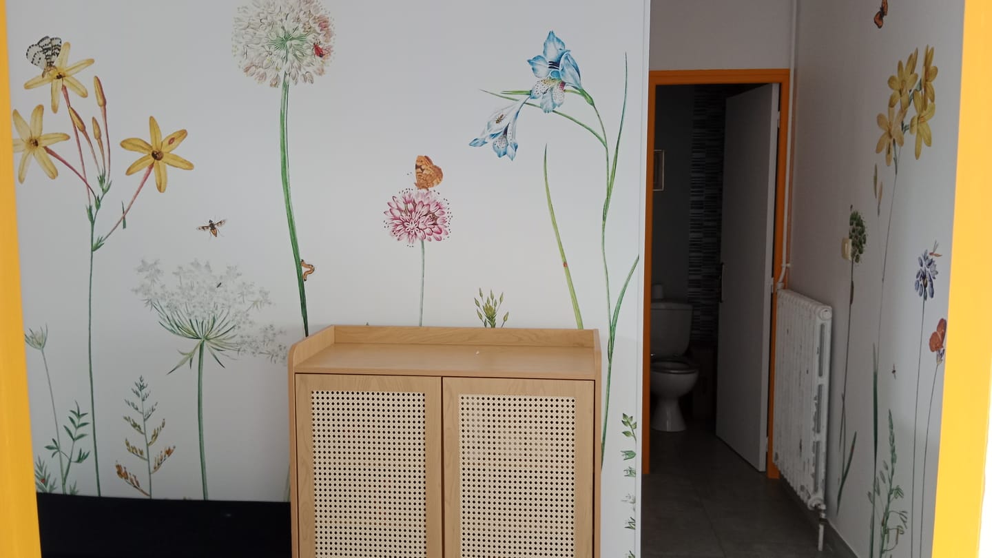 Customer photo review of Butterfly Garden - Watercolour Butterflies and Bees in Flowers Wallpaper Mural