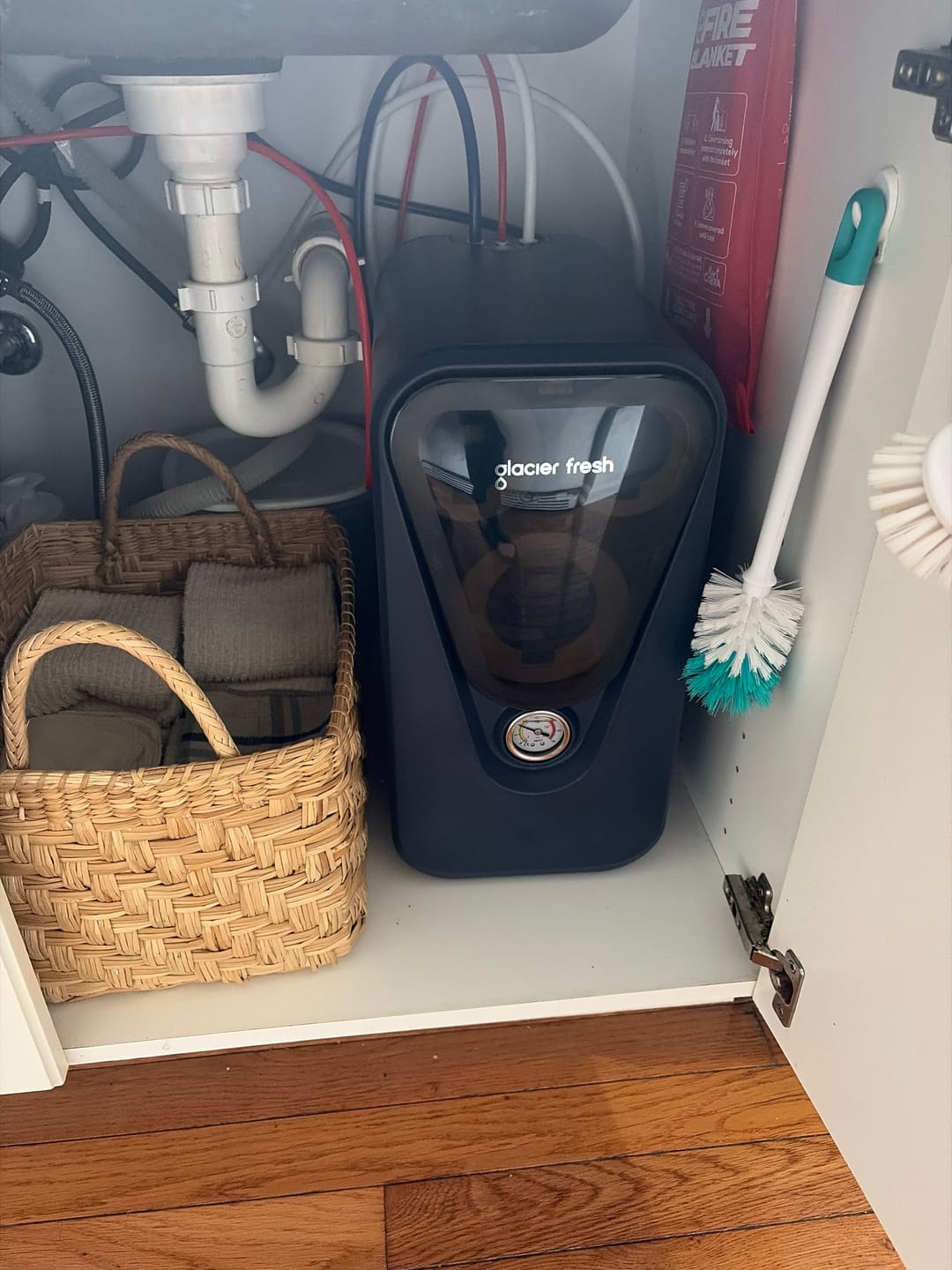 Customer photo review of GlacierFresh U03 Electric-Free Reverse Osmosis System | 800GPD Undersink Reverse Osmosis Water Filter | NSF 42 401 58 Certified | 3:1 Pure-to-Drain Ratio