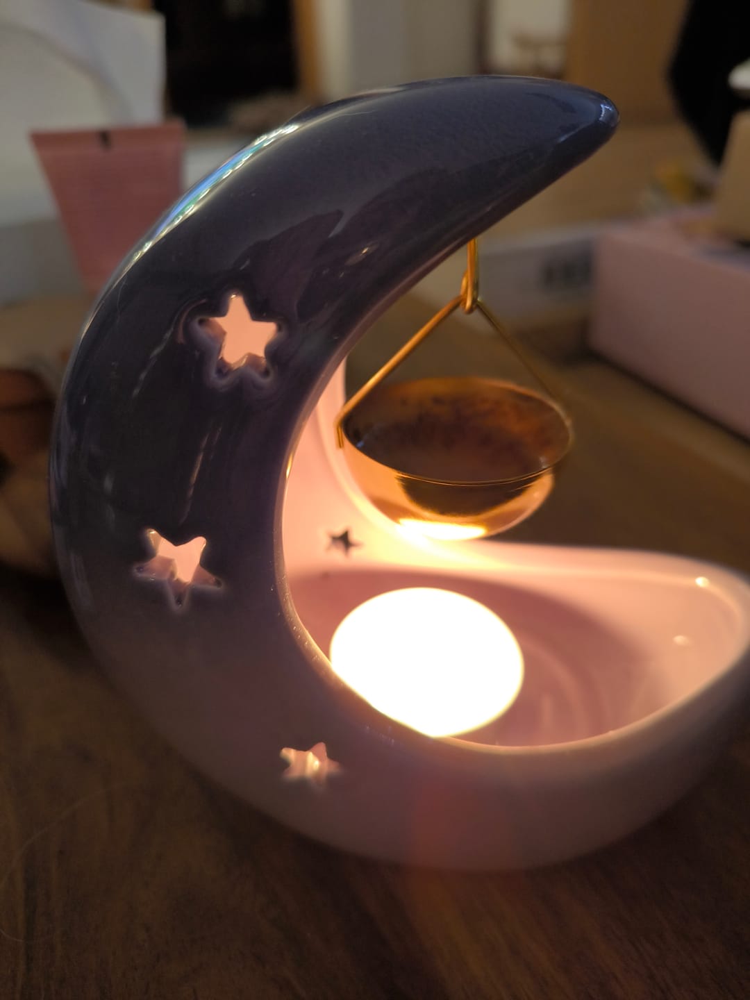 Customer photo review of Halbmond Duftlampe mit Sternausschnitten