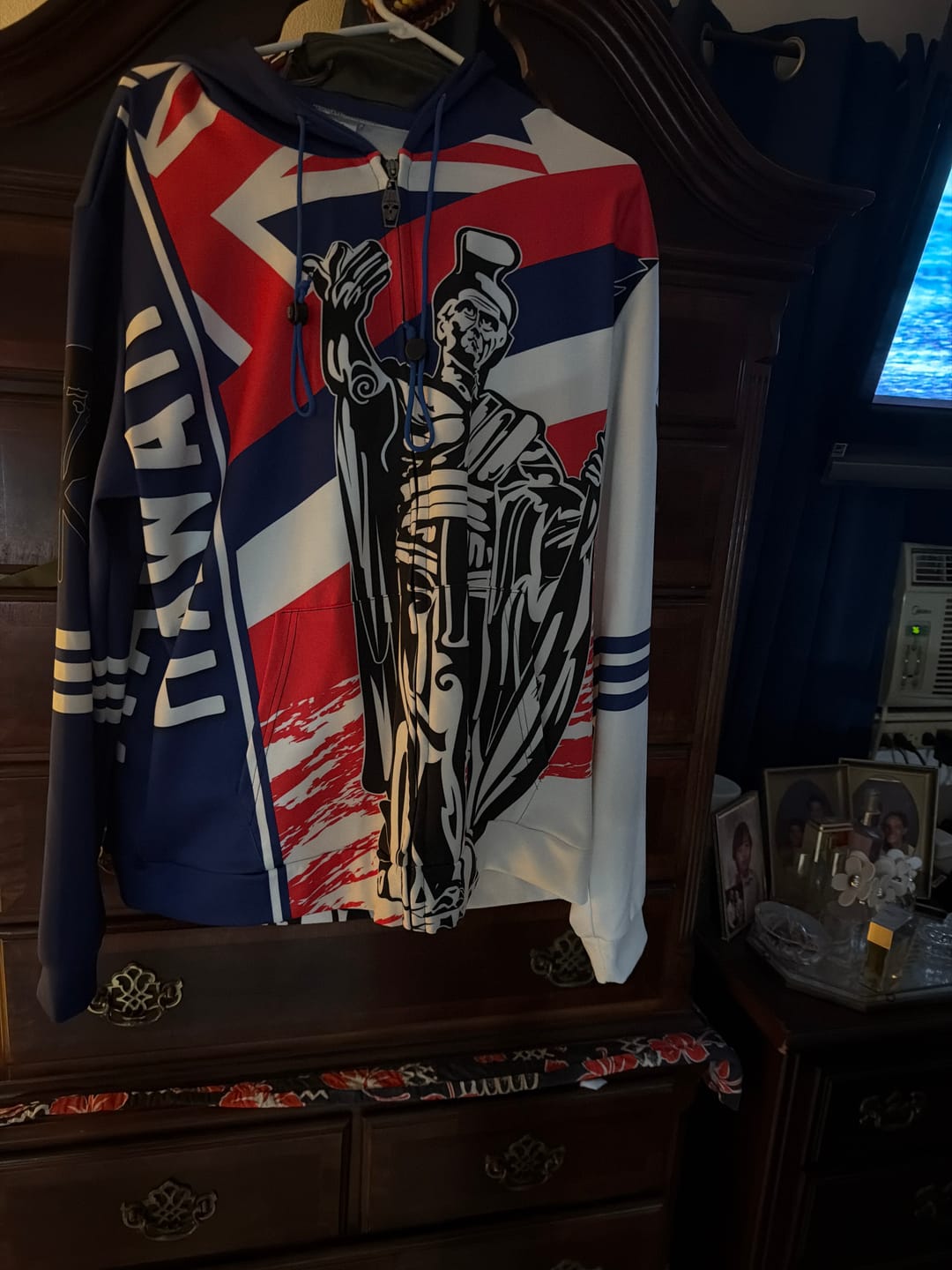 Customer photo review of Hawaii Hoodiean Kanaka Hoodie Flag Nation Quarter Style White