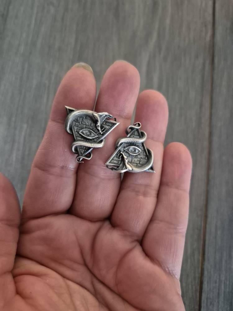 Customer photo review of Serpent All-Seeing Eye Cufflink
