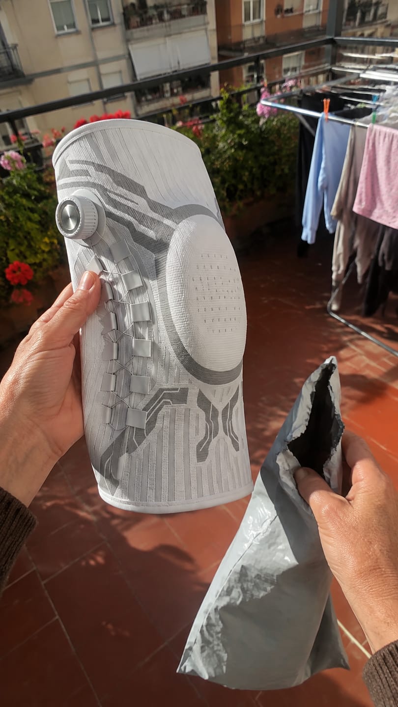 Customer photo review of Alveley - Knee Brace with Side Adjustment Dial