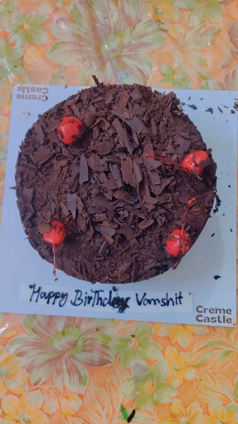 Customer photo review of Classical Dairy Milk Cake