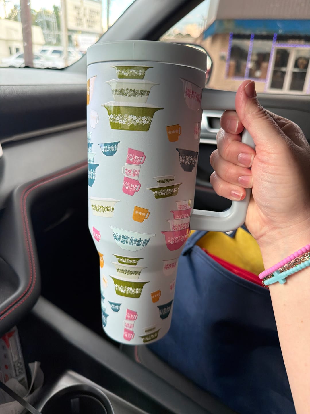Customer photo review of Vintage Kitchen Classic Print 40oz Water Tank Tumbler