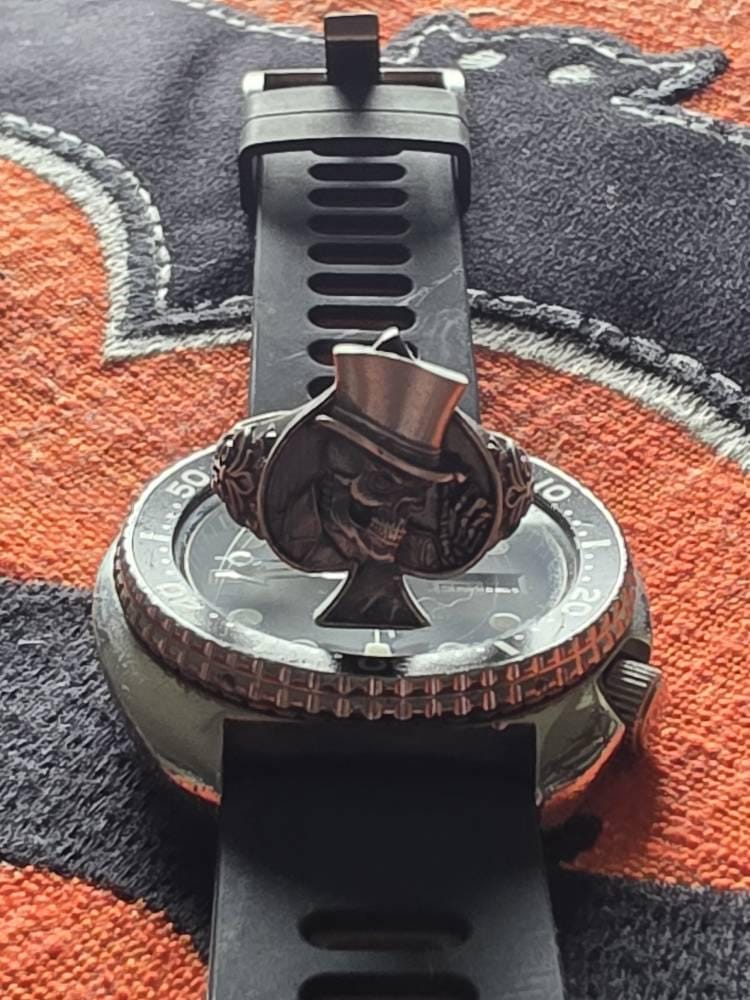 Customer photo review of Top Hat Skull Spade Ring