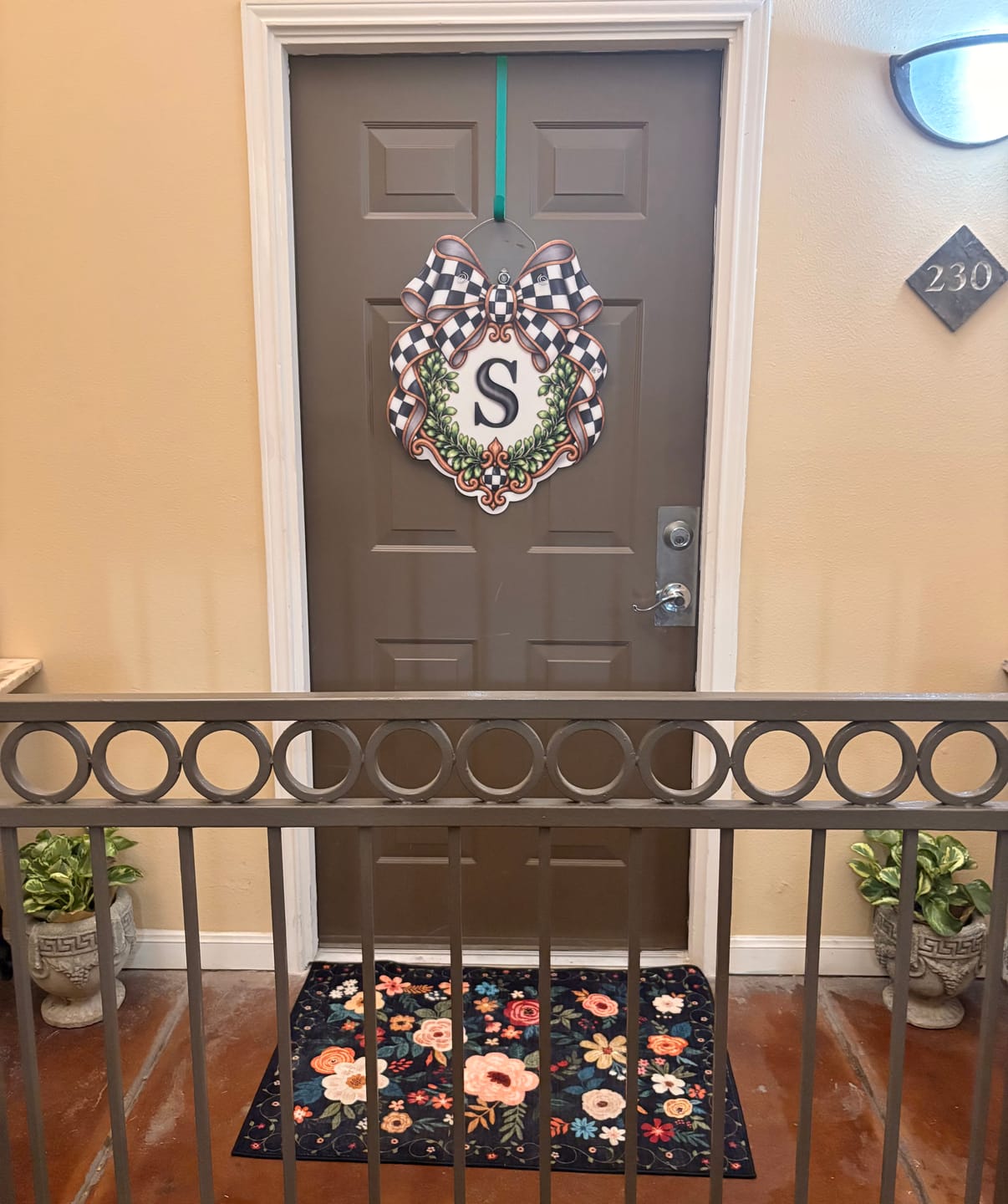 Customer photo review of Fancy Crest Letter S Door Hanger