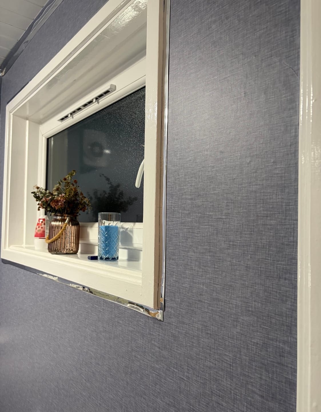 Customer photo review of Ashlyn - Dark Grey Fabric Effect Wallpaper