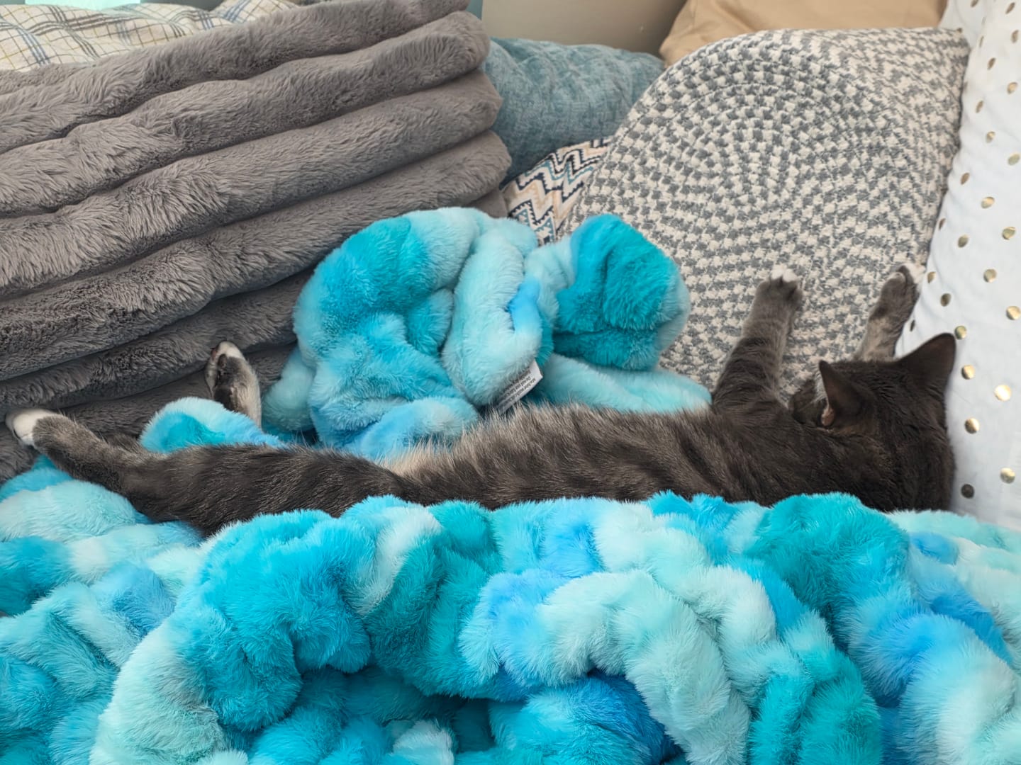 Customer photo review of Hugs Sea to Sky Blanket