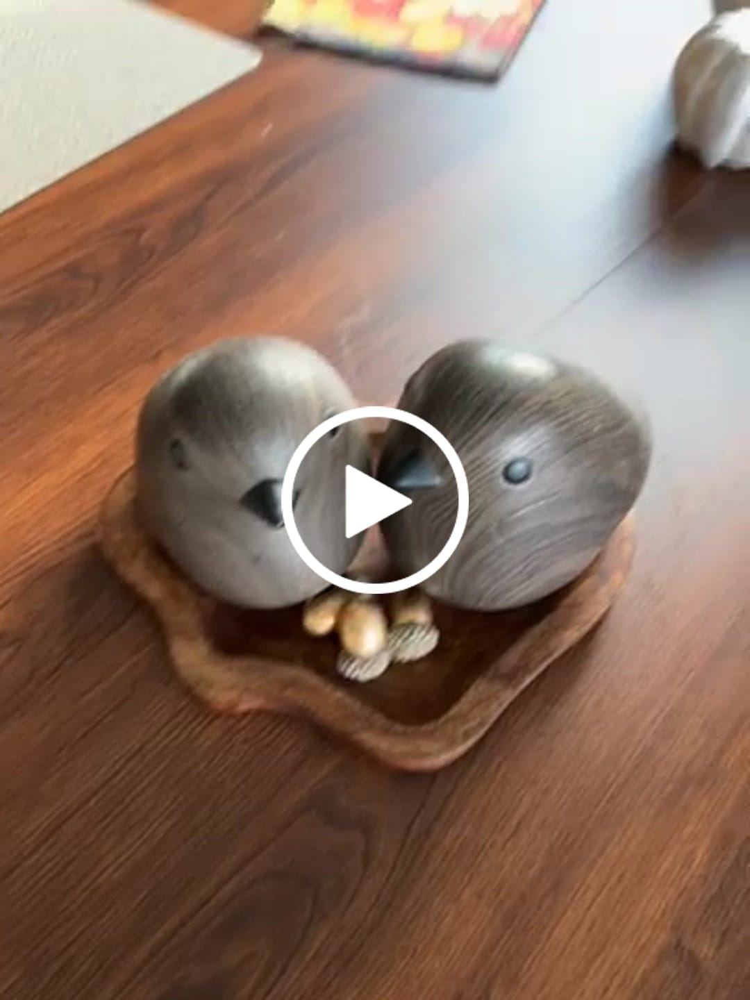 Customer video review of Dekorfugl i keramikk brun 12 cm