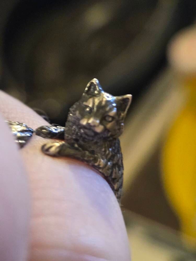Customer photo review of Sitting Cat Wrap Ring