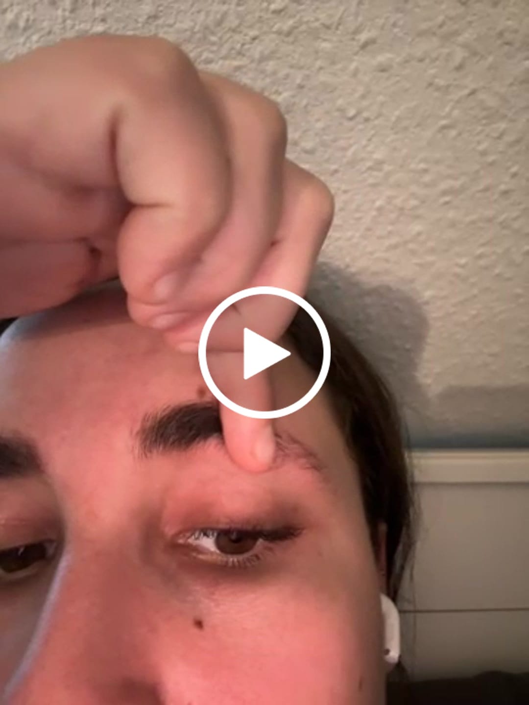 Customer video review of BROWCOCA!NE - Augenbrauenserum