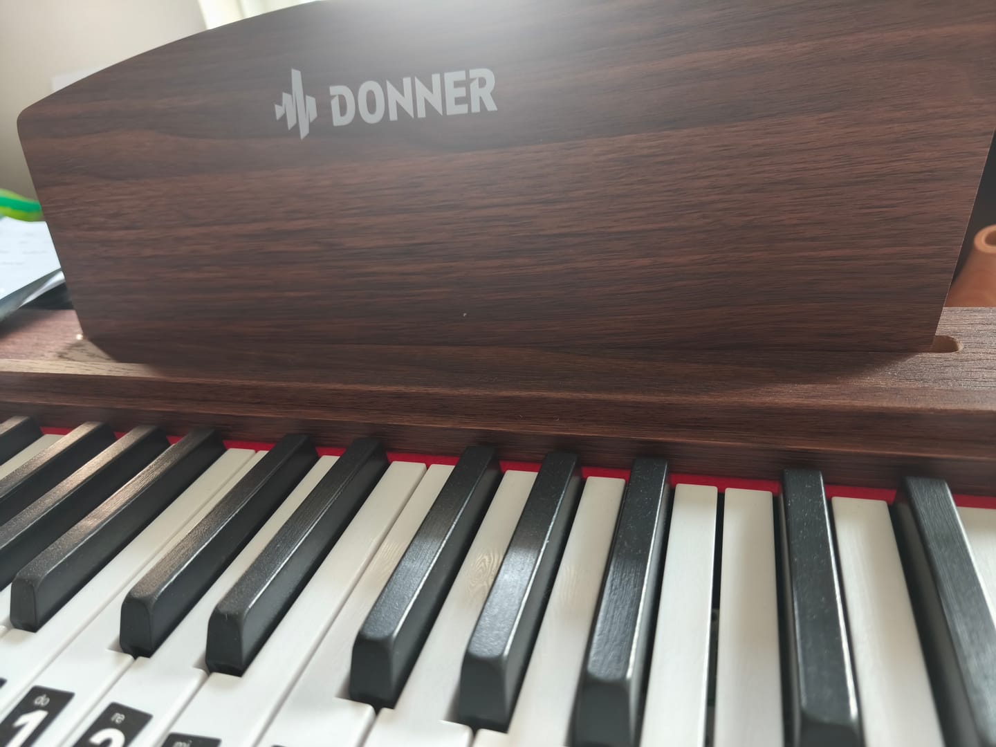 Customer photo review of 【anthony@pianoled.fr (exclusive link)】Donner DEP-1S Semi-Lesté De Style Bois Piano Numérique