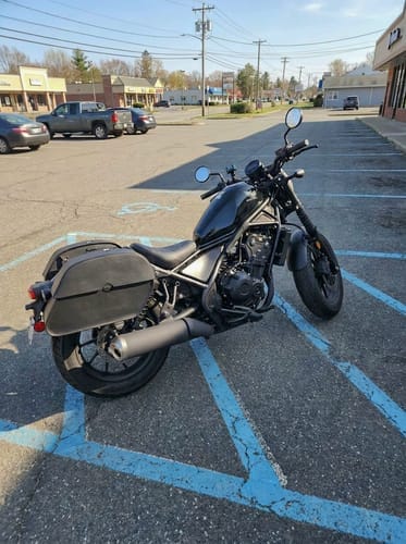 Customer photo review of 28L - Panzer Medium Quick Mount Honda Rebel 500 Leather Saddlebags