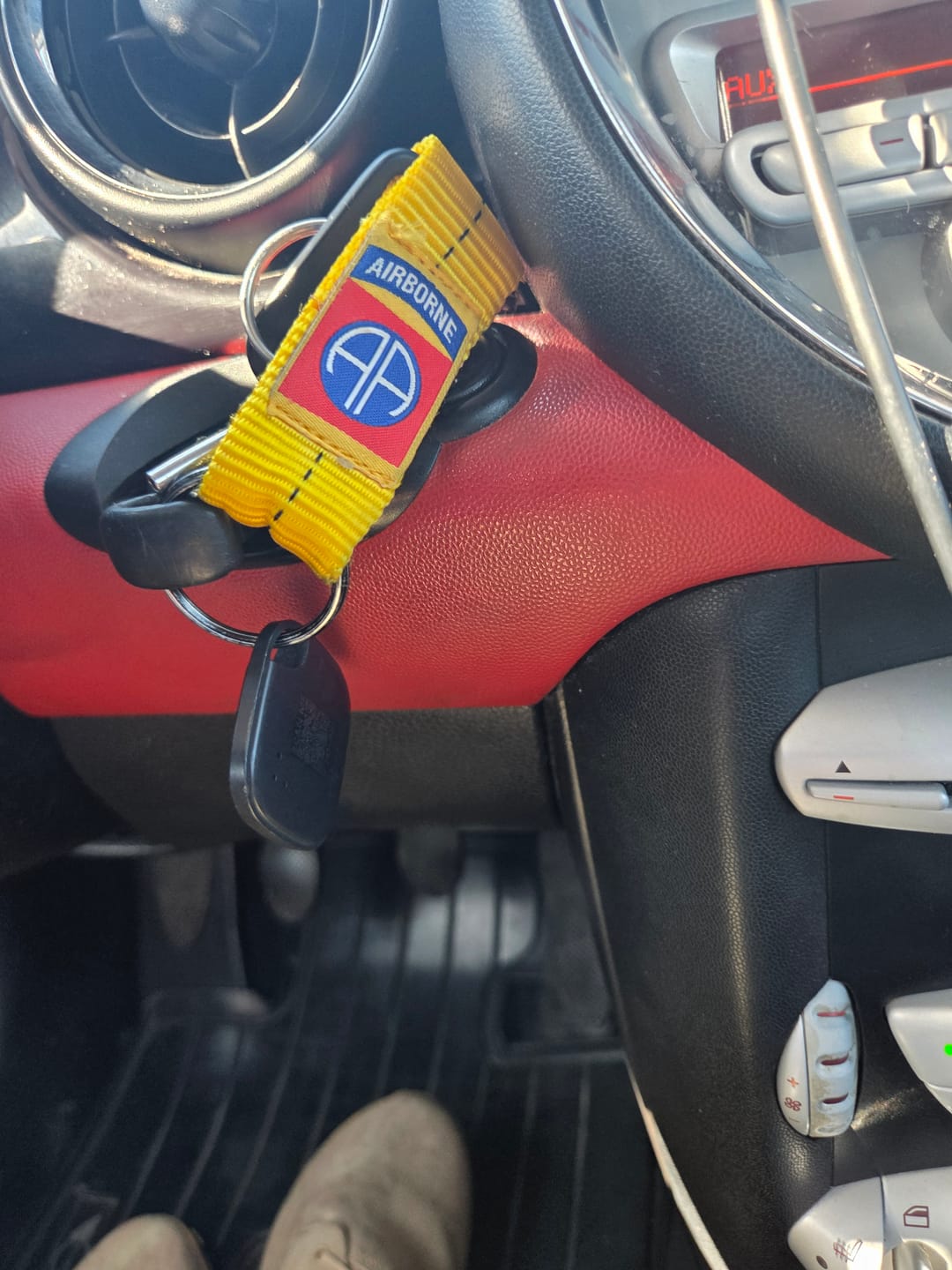 Customer photo review of 2-Below-Bite Static Line Lanyard Keychain (All)