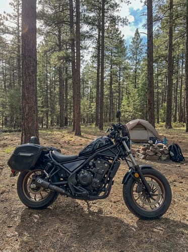 Customer photo review of 24L - Ironclad Quick-Mount Medium Honda Rebel 500 Painted Hard Saddlebags