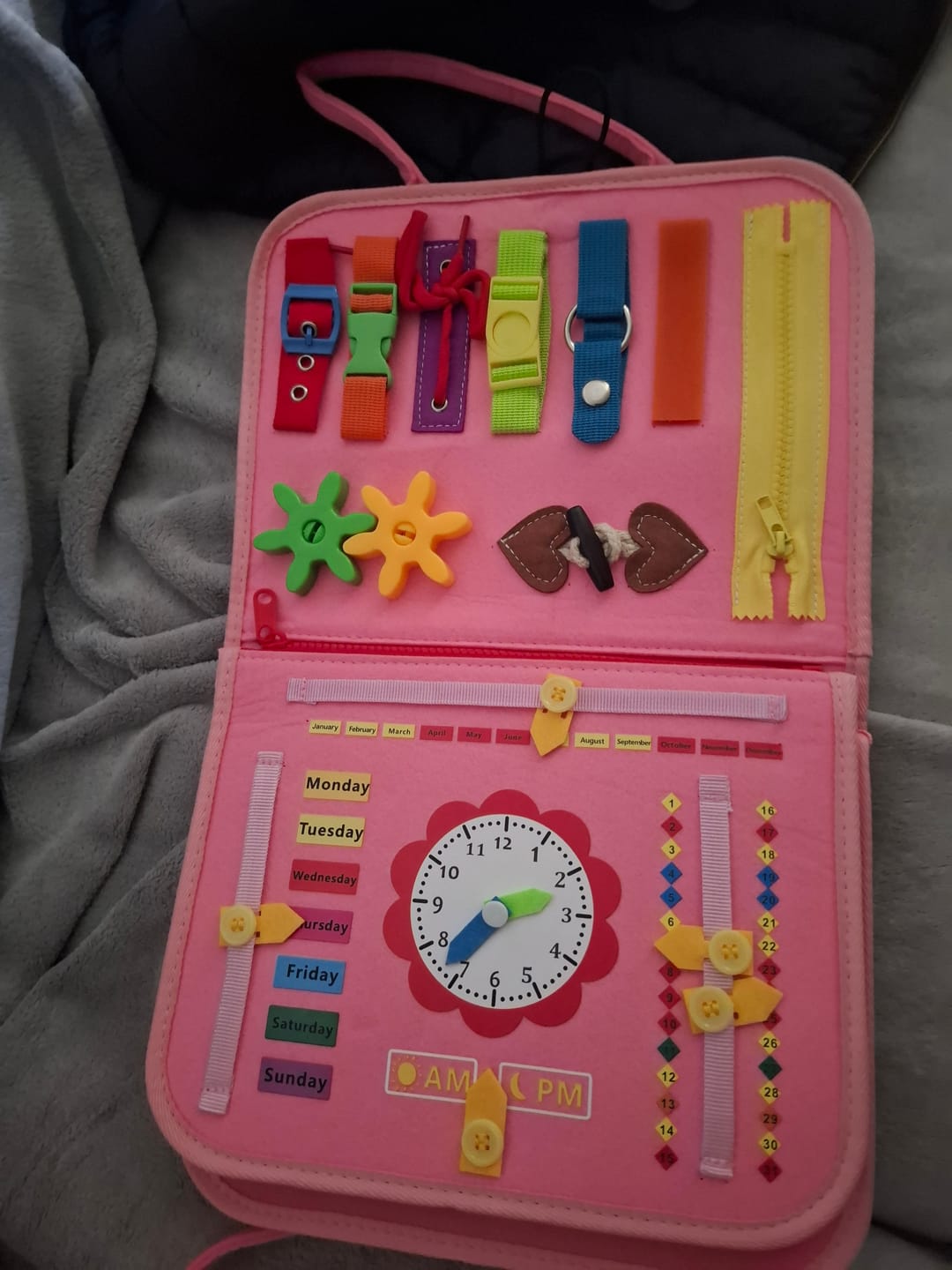 Customer photo review of Le livre d'activités Montessori - Mon Loulou™