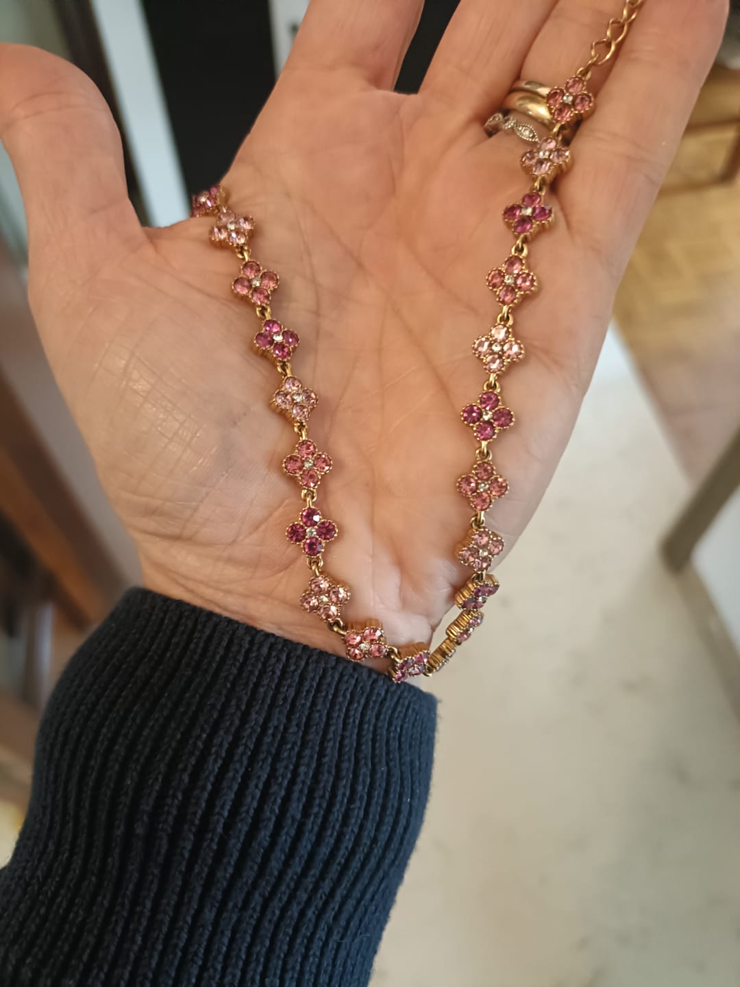Customer photo review of Collana Choker Fiori Rosa