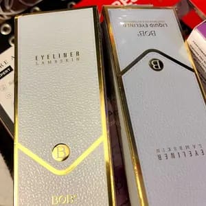 Customer photo review of Delineador à Prova D'Água Com Ponta Grossa Para Olhos Definidos