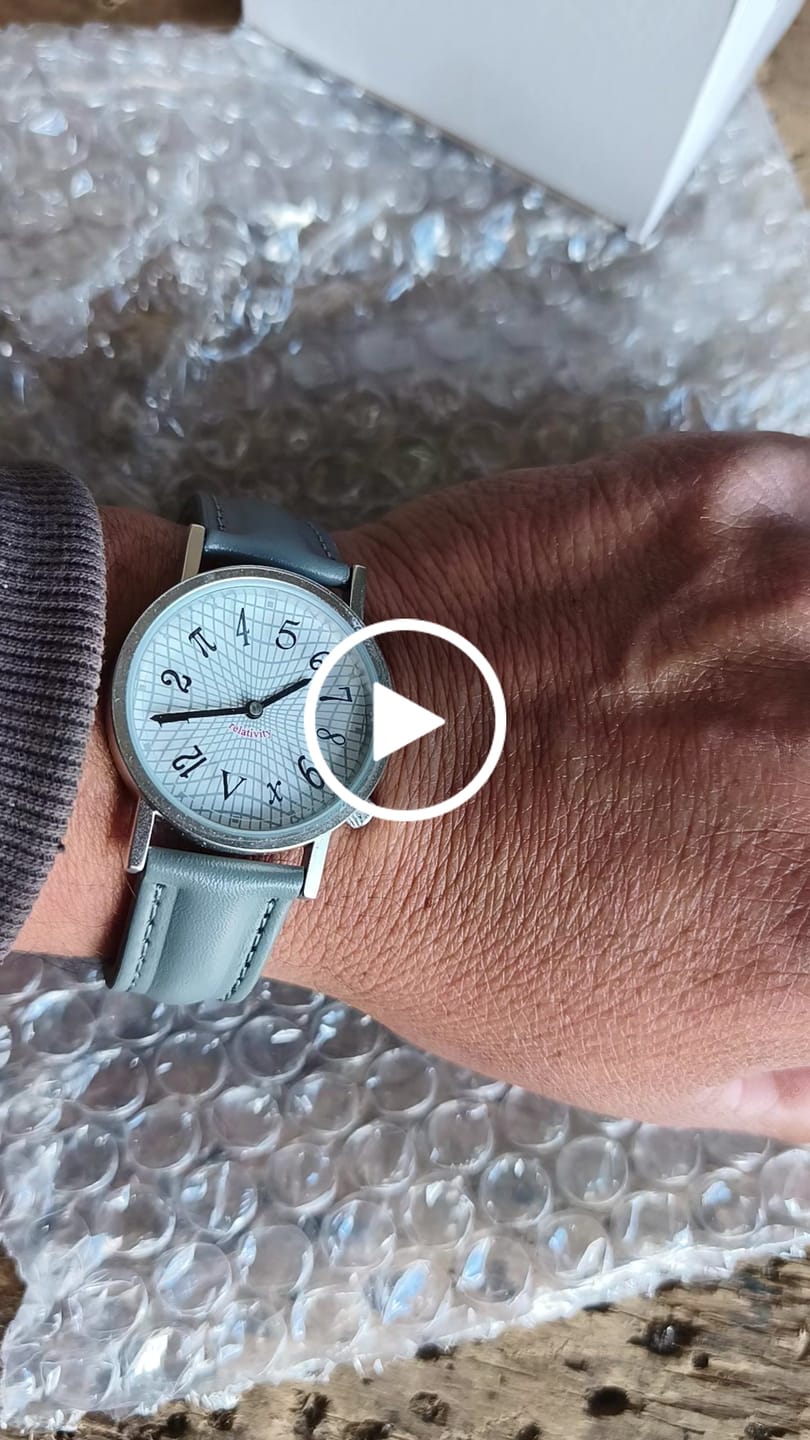 Customer video review of Reloj Análogo Philosophers Guild Relatividad de Einstein 33 mm