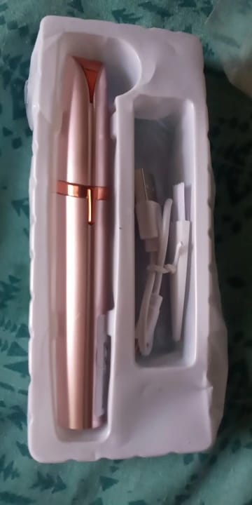 Customer photo review of 2 in 1 Facial & Eyebrow Hair Trimmer
