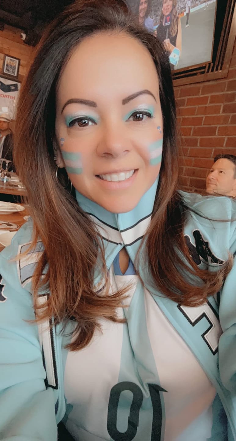 Customer photo review of Blue Squid Twist-Up Face & Body Paint Crayons