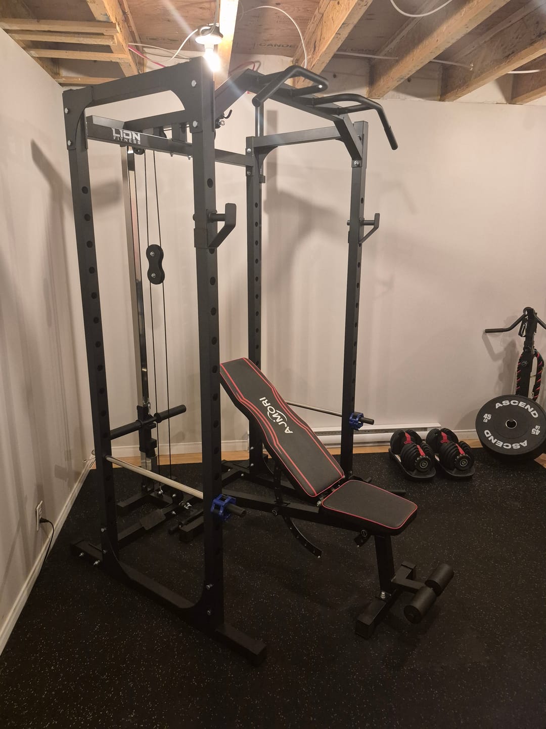 Customer photo review of Power rack Cage de musculation avec poulie haute et basse et accessoires