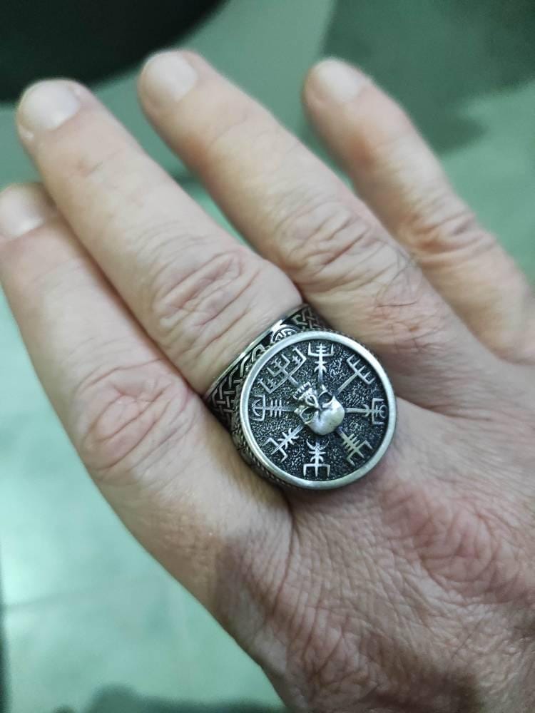 Customer photo review of Vegvisir Skull Ring