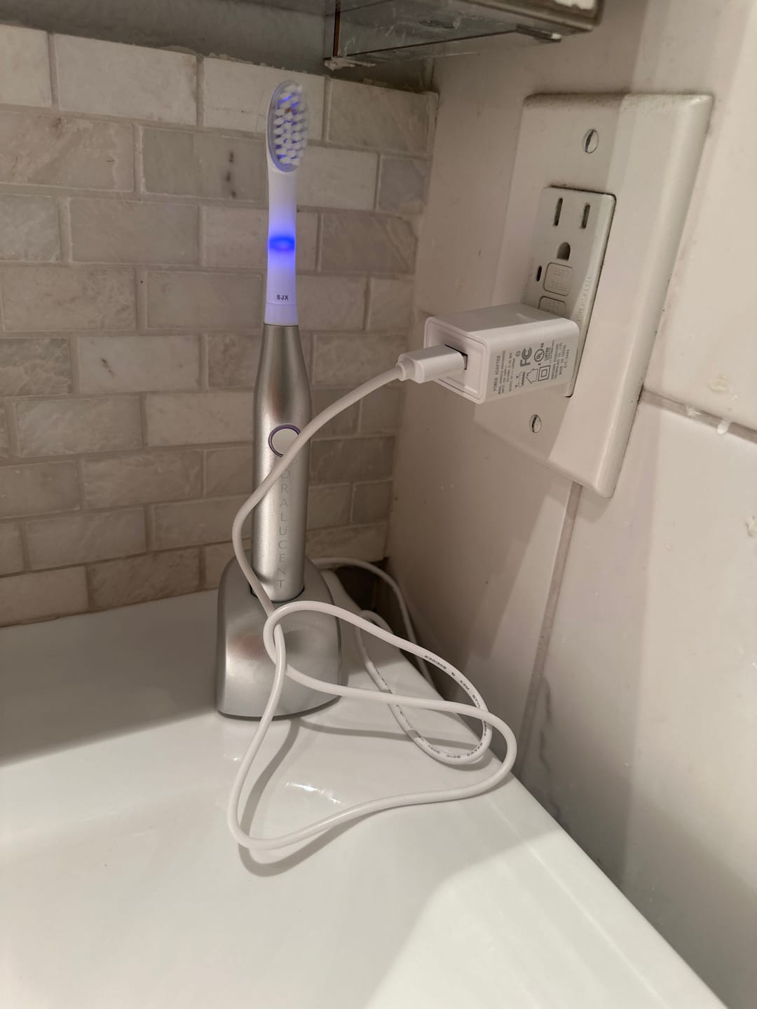 Customer photo review of Red & Blue Light Therapy Sonic Toothbrush for Gum Health & Teeth Whitening - Oralucent Pro Edition