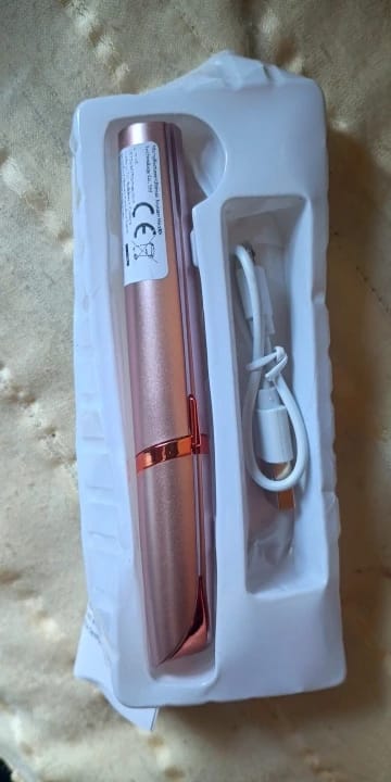Customer photo review of 2 in 1 Facial & Eyebrow Hair Trimmer
