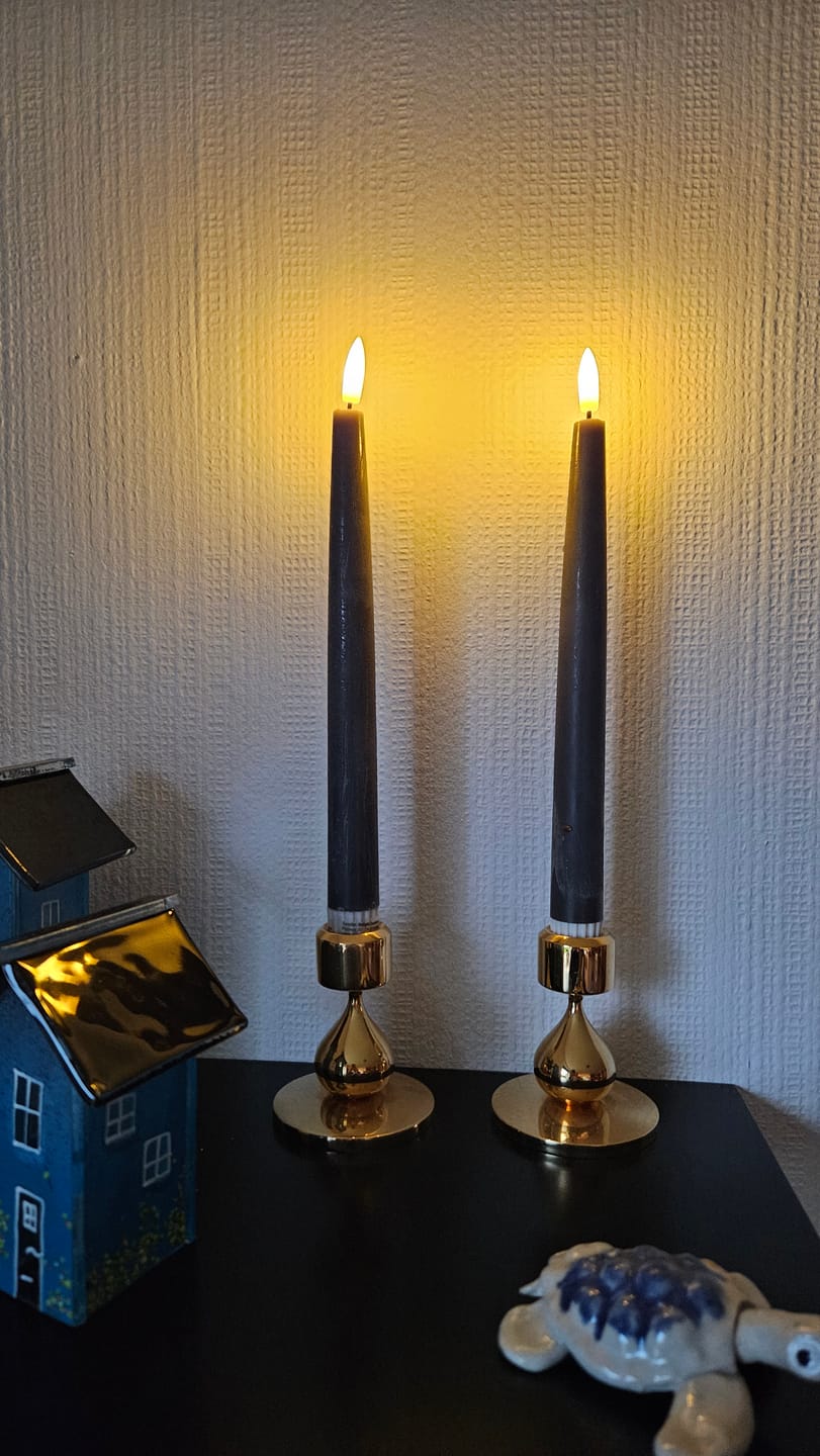 Customer photo review of LED Kronelys 2 stk, Ø 2,2 x 25 cm Mørkegrå