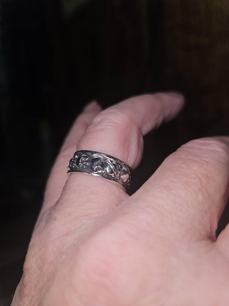 Customer photo review of Intertwined Skull Ring