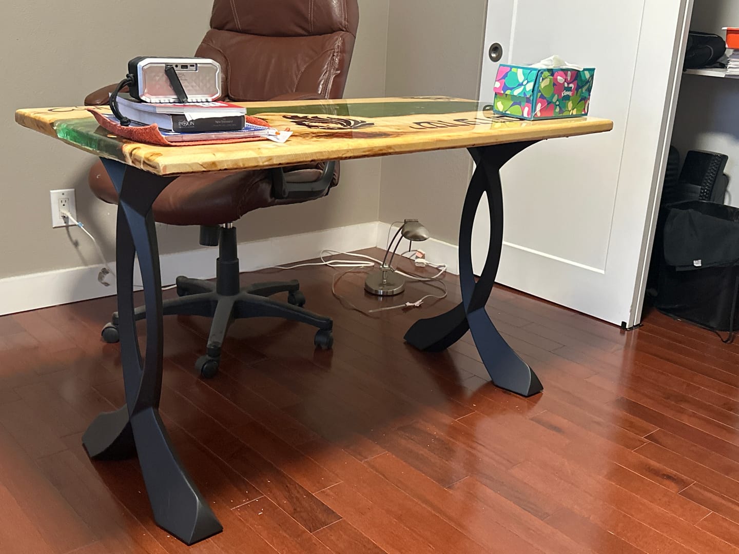 Customer photo review of Table Legs 28.2" H for Dining Tables and Woodworking Projects - 423 Curva
