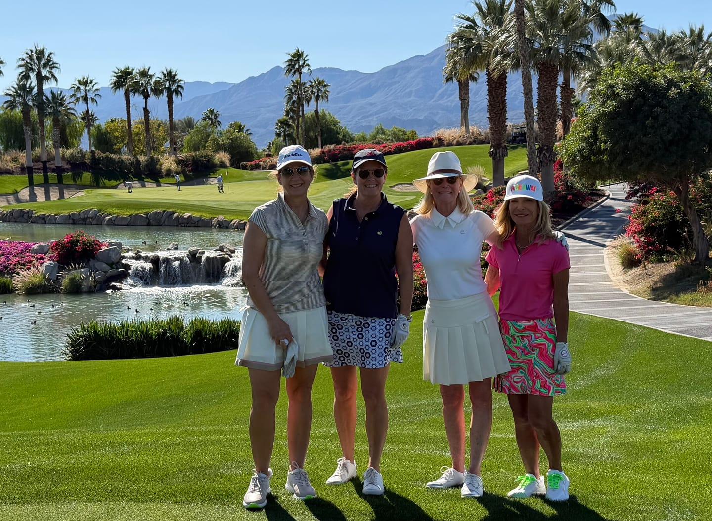 Customer photo review of Ribbon pleated culotte pants (White)
