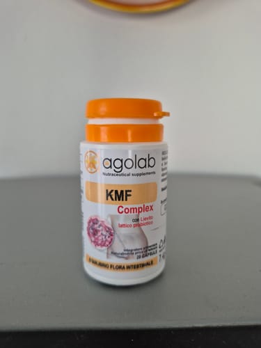 Recensione cliente: flacone dell'integratore KMF Complex, bianco con tappo arancione.