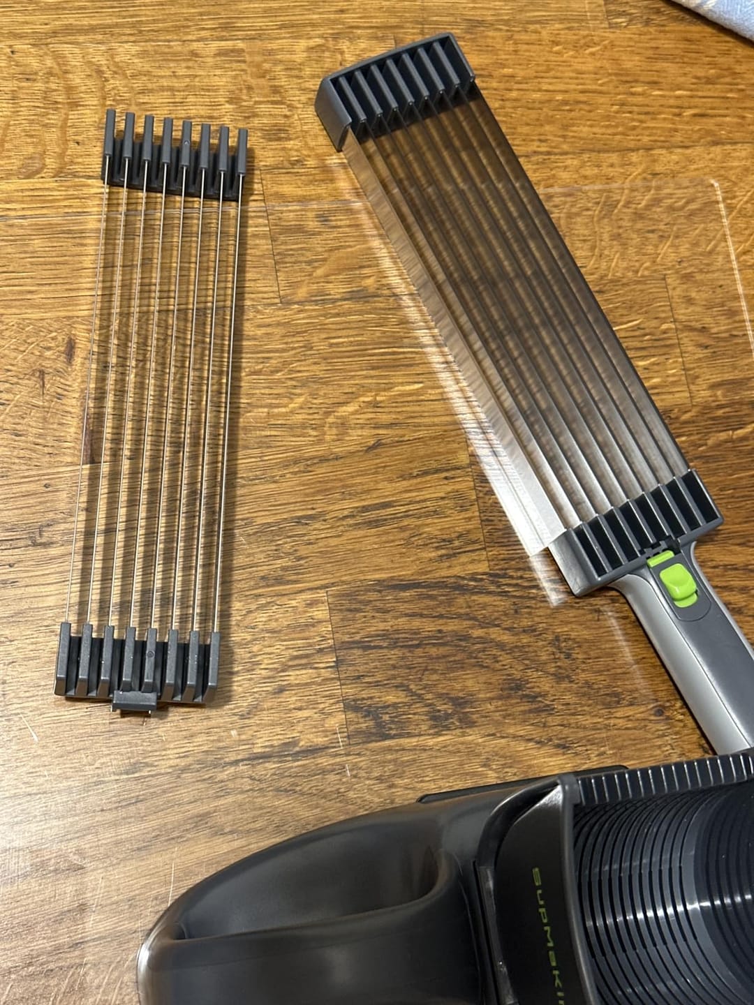 Customer photo review of Manual Meat Slicer & Knife Sharpener Set – Stainless Steel, Perfect for Beef, Pork, Lamb – Ideal for Home Cooking & BBQ, Black