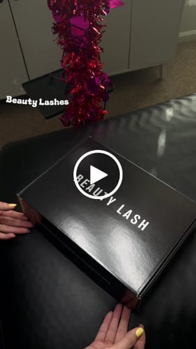 Customer video review of Mixed U-Shape Lashes (36 rows)