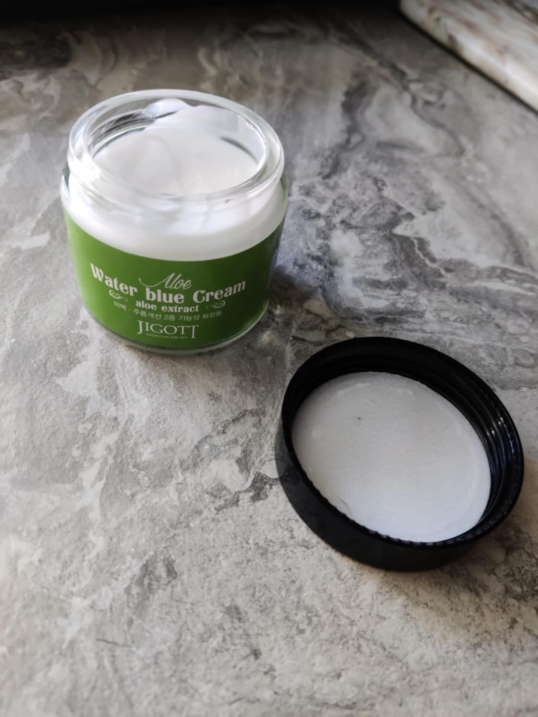 Customer photo review of Mitrinošs krēms sejai ar alvejas ekstraktu Jigott Aloe Water Blue Cream
